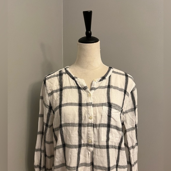 Old Navy Black and White Plaid V-neck Button-up Tunic Shirt - Size Large - Picture 2 of 8